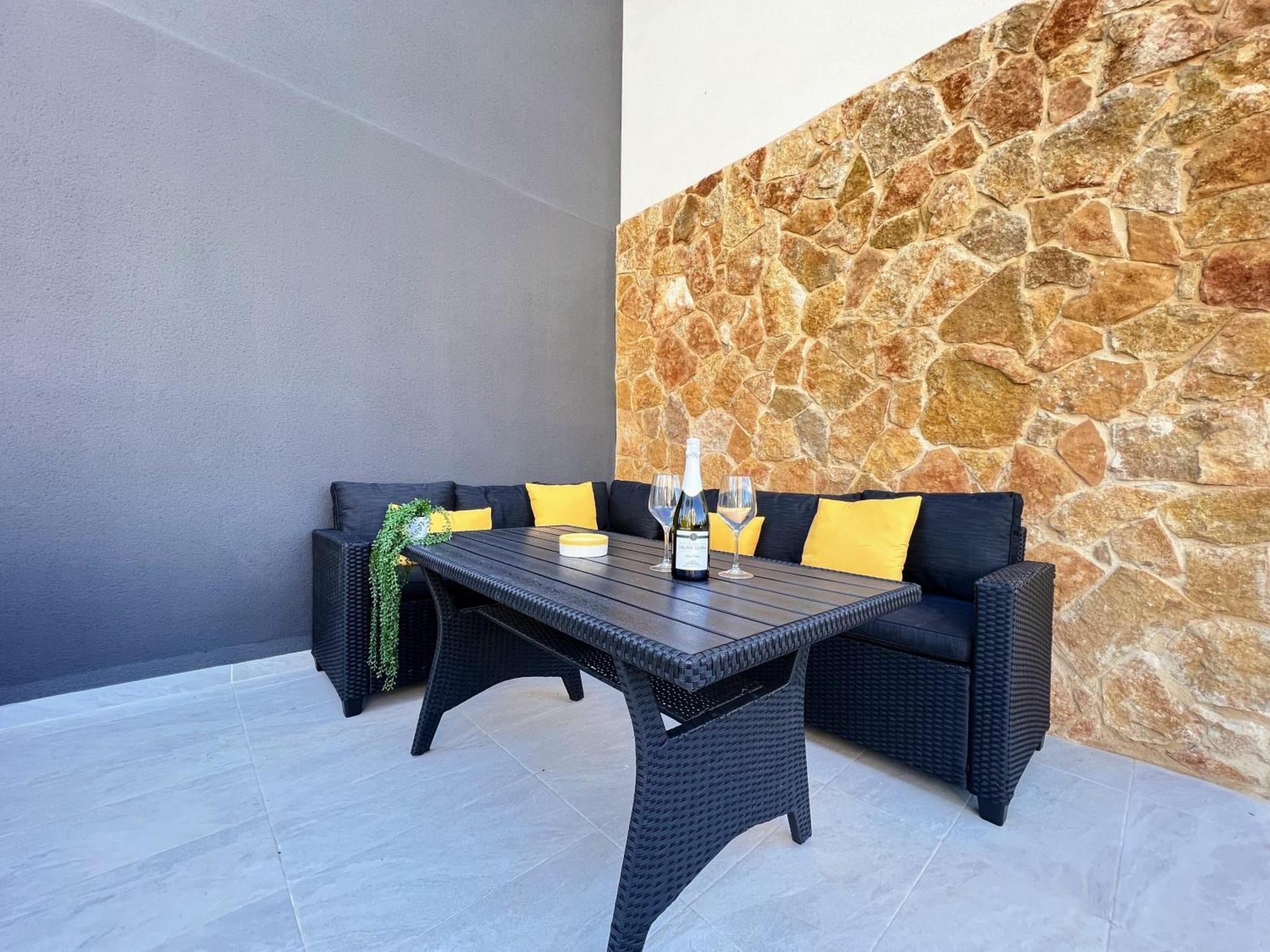 فيلا مارتن Modern Two Bedroom Ground Floor Apartment Duly7 المظهر الخارجي الصورة